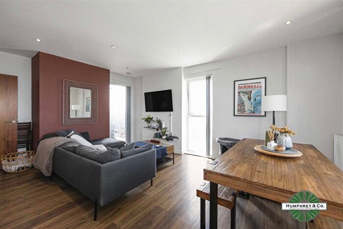 2 Bedroom Flat For Sale In Siskin Apartments, Dunedin Road, E10