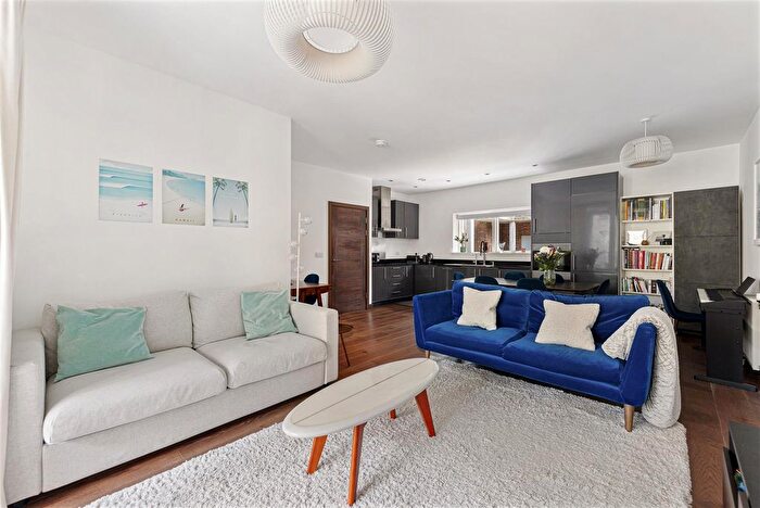 2 Bedroom Flat For Sale In Smeed Road, Fish Island, E3