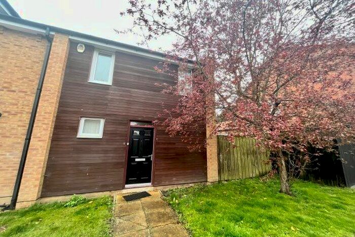 2 Bedroom Mews To Rent In Green Chare, Darlington, DL3