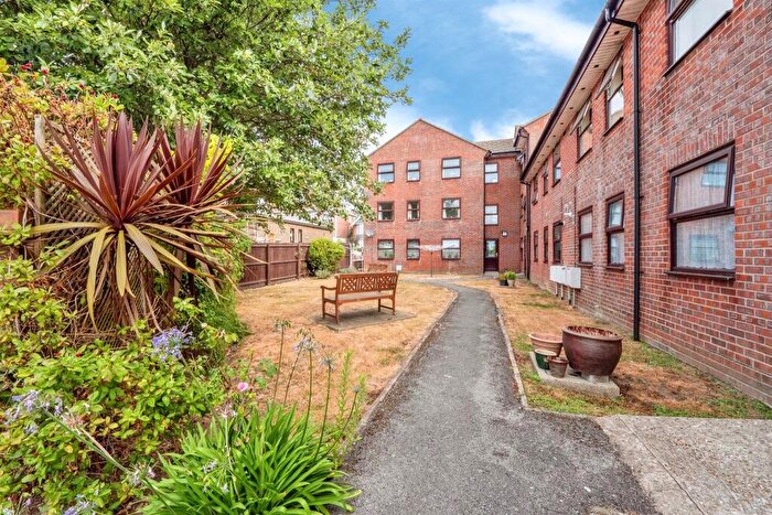 1 Bedroom Flat For Sale In Spa Road, Weymouth, DT3