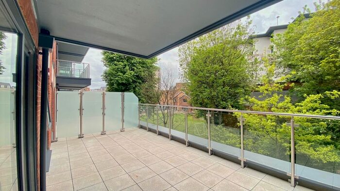2 Bedroom Flat To Rent In The Colonnade, Maidenhead, SL6