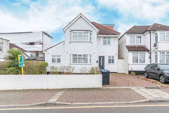 5 Bedroom Detached House To Rent In Hawthorne Avenue, Harrow, HA3