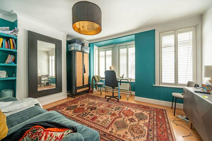 1 Bedroom Flat To Rent In Waverley Road, Walthamstow, London, E17
