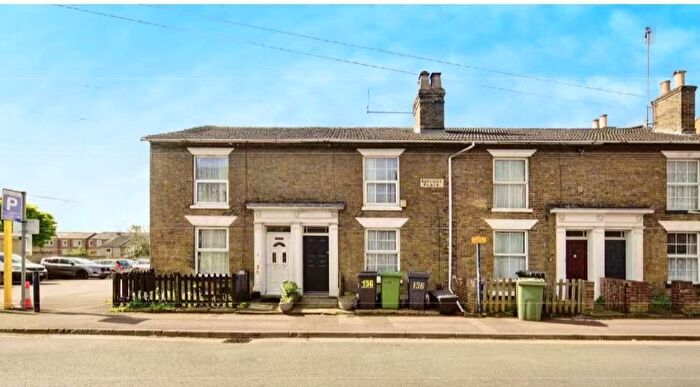 2 Bedroom Terraced House To Rent In Union Street, Maidstone, Kent, ME14