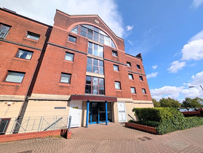 2 Bedroom Flat To Rent In Schooner Way, Cardiff, CF10