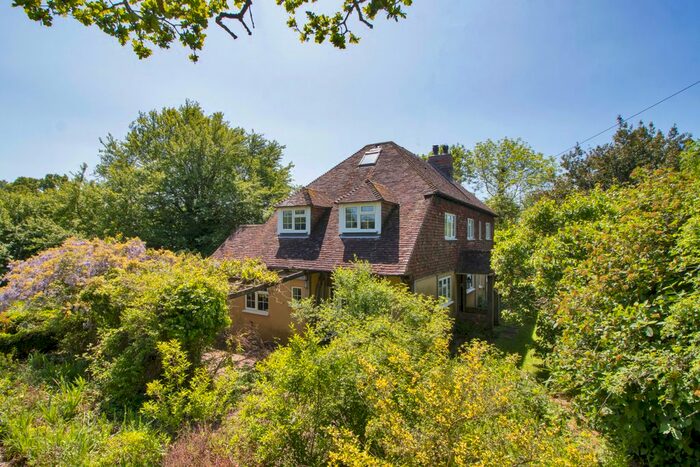 4 Bedroom Detached House For Sale In Lenham Road, Headcorn, Ashford, Kent, TN27