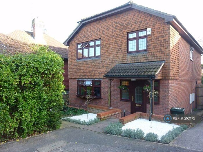 4 Bedroom Detached House To Rent In Devon Court, Dartford, DA4