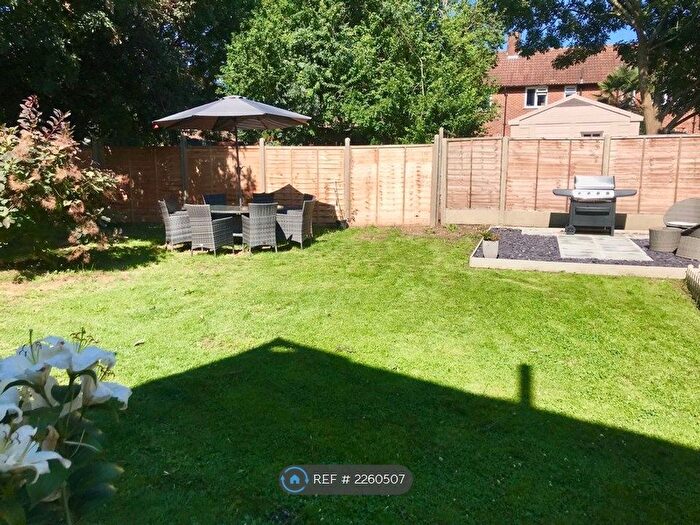 1 Bedroom Flat To Rent In Mottingham, London, SE9