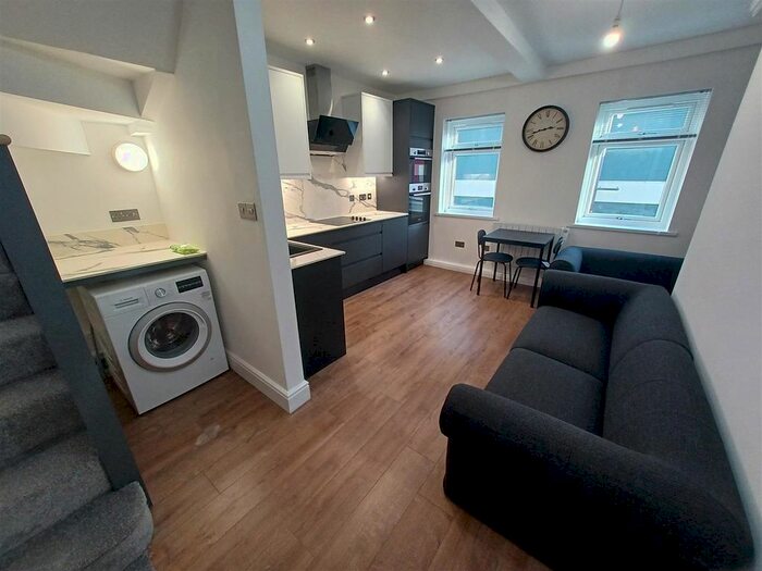 2 Bedroom Flat To Rent In Caroline Street, Cardiff, CF10