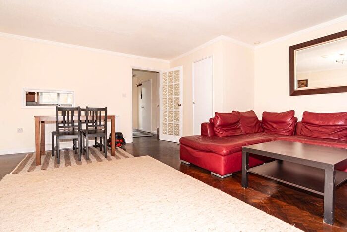 3 Bedroom Terraced House To Rent In Poplar Grove, London, N11