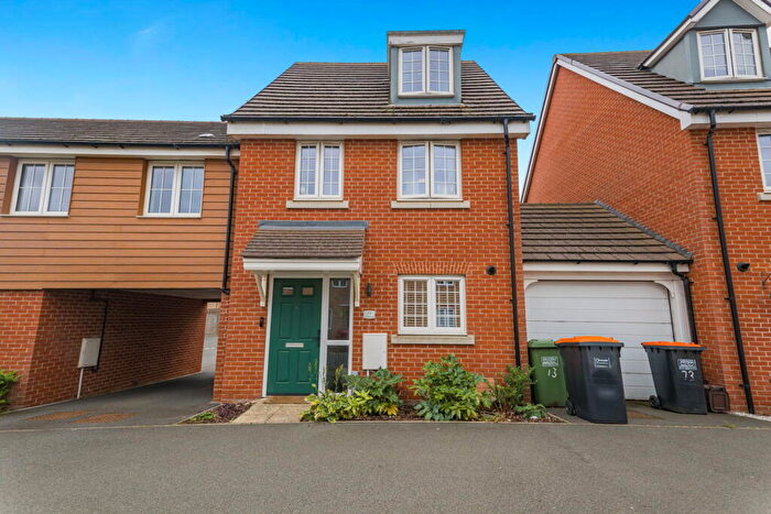 3 Bedroom Town House For Sale In Theedway, Leighton Buzzard, LU7