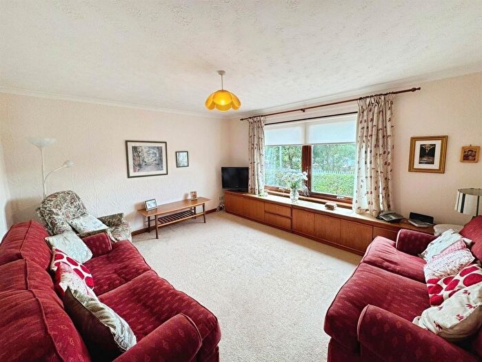 3 Bedroom Detached Bungalow For Sale In South View, Clydebank, G81