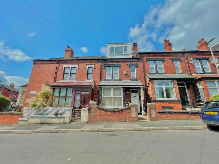 1 Bedroom Flat To Rent In Baldovan Place, Leeds, LS8