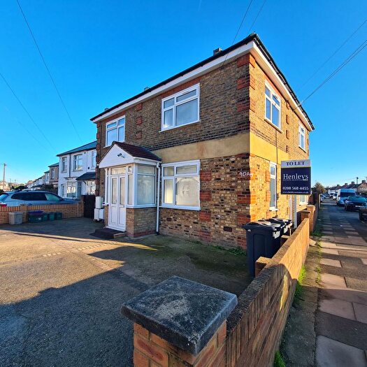 2 Bedroom Flat To Rent In Martindale Road, Hounslow, TW4