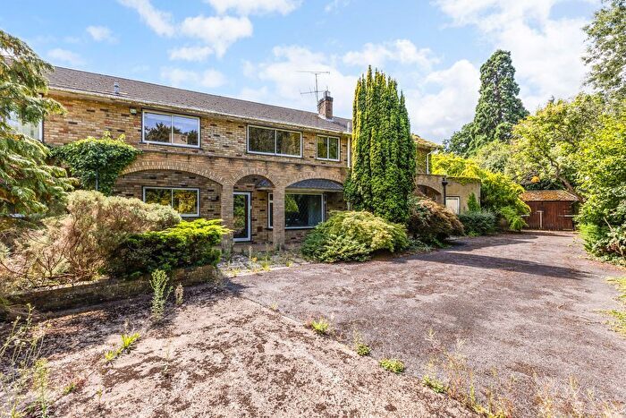 7 Bedroom Detached House For Sale In Ruxbury Road, Chertsey, KT16