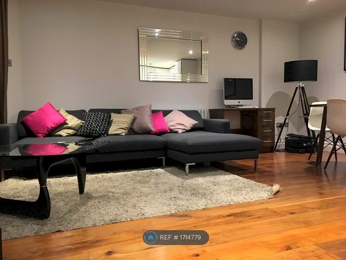 2 Bedroom Flat To Rent In Bridge Place, London, SW1V
