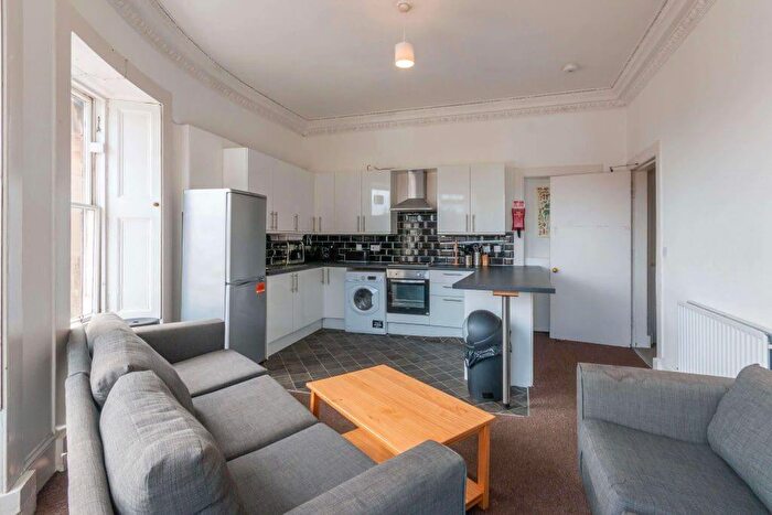 5 Bedroom Flat To Rent In L South Clerk Street, Edinburgh, EH8