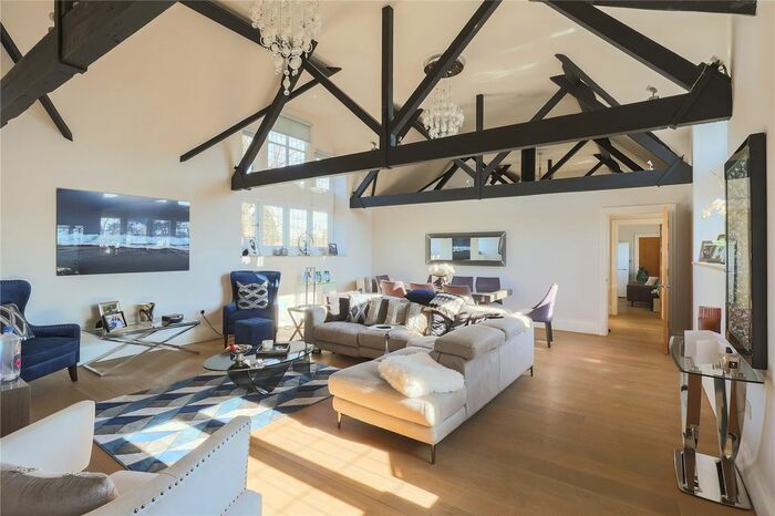 5 Bedroom Maisonette To Rent In Courtyard House, The Ridgeway, Mill Hill, London, NW7