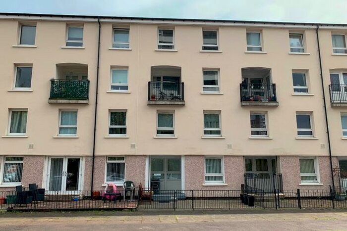 3 Bedroom Flat To Rent In Invershin Drive, Wyndford, Glasgow, G20