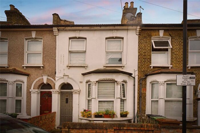 2 Bedroom Flat For Sale In Nutfield Road, London, E15