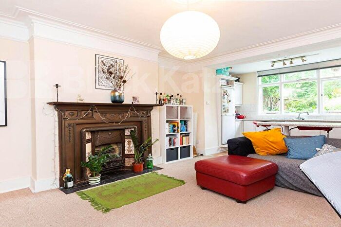 1 Bedroom Flat To Rent In Loraine Road, Holloway, N7