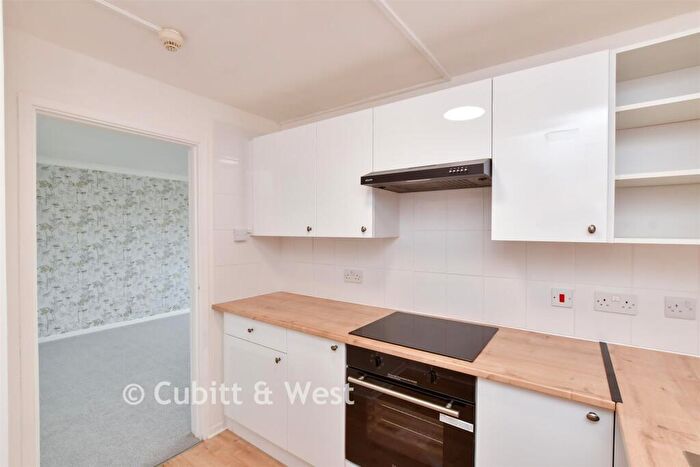 2 Bedroom Flat For Sale In South Coast Road, Peacehaven, East Sussex, BN10