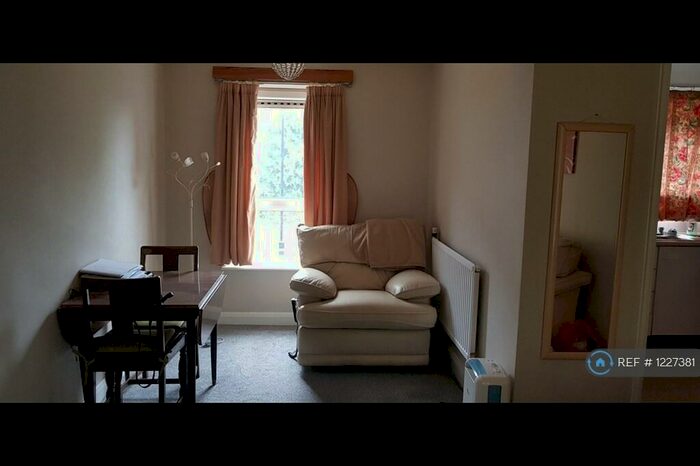 2 Bedroom Flat To Rent In Guildford Avenue, Sheffield, S2