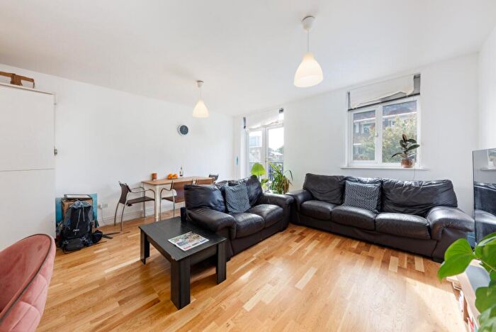 2 Bedroom Apartment To Rent In Hemming Street London, E1
