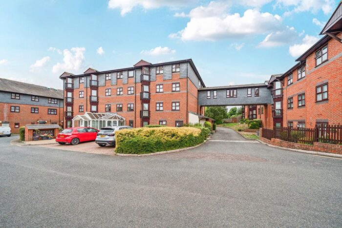 2 Bedroom Flat For Sale In Woodville Grove, Welling, DA16