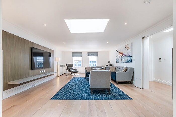 3 Bedroom Flat To Rent In Hertford Street, London, W1J