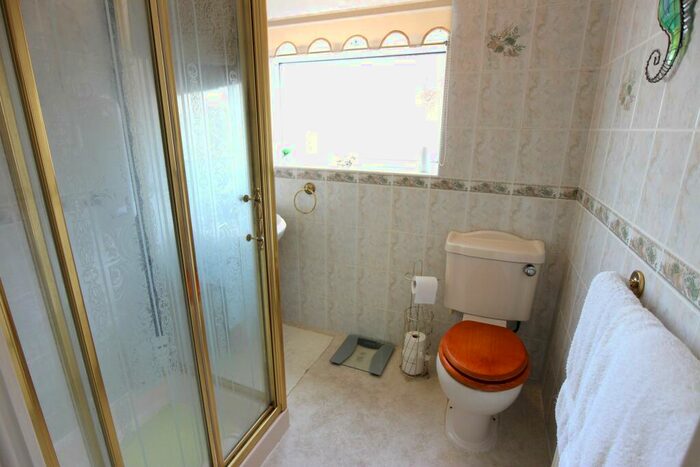 2 Bedroom Semi-Detached Bungalow For Sale In Western Road, Nazeing, EN9