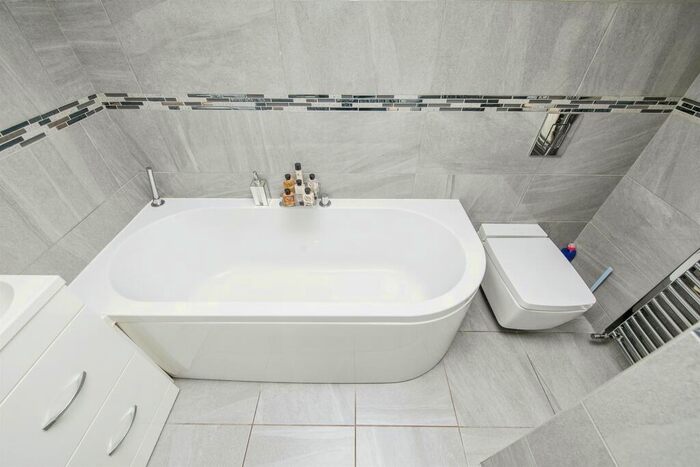 3 Bedroom Bungalow For Sale In Wick Lane, Harwich, CO12