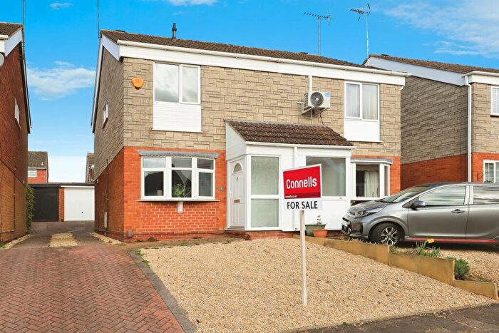 3 Bedroom Semi-Detached House For Sale In Mallory Drive, Kidderminster, DY11