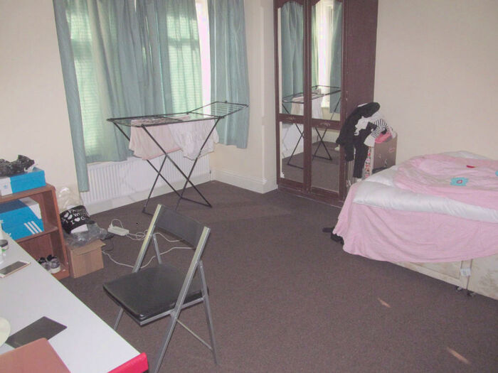 6 Bedroom Semi-Detached House To Rent In Talfourd Avenue, Reading, Berkshire, RG6