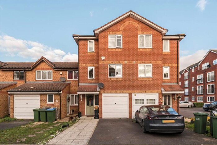 4 Bedroom Flat To Rent In Harlinger Street, Charlton, SE18