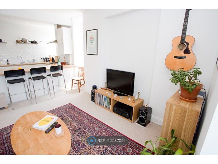 2 Bedroom Flat To Rent In Wilton House, Bournemouth, BH4