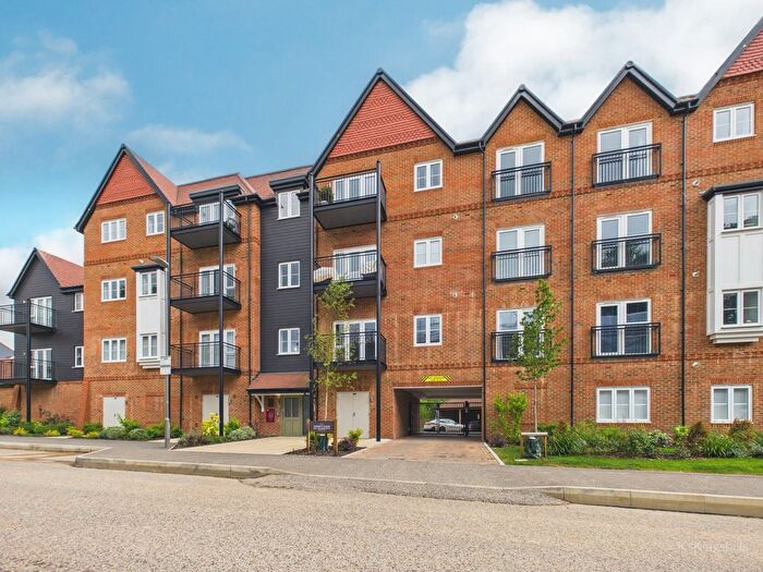 2 Bedroom Flat For Sale In Aspen Road, High Wycombe, Buckinghamshire, HP10