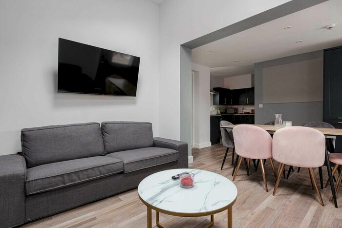 7 Bedroom Semi-Detached House To Rent In Blenheim Road, Liverpool, L18