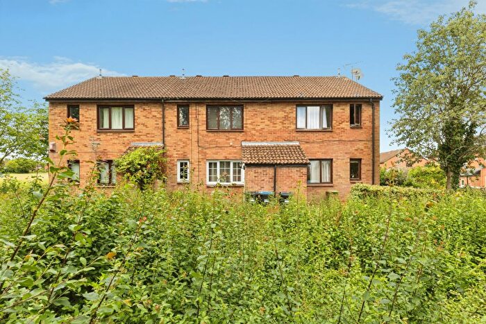 1 Bedroom Maisonette For Sale In Downland, Two Mile Ash, Milton Keynes, MK8