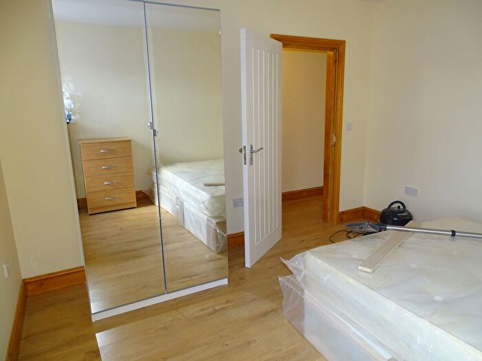 3 Bedroom Maisonette To Rent In Waltham Road, Southall, UB2