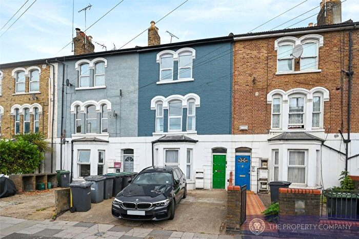 3 Bedroom Flat To Rent In Hornsey Park Road, London, N8
