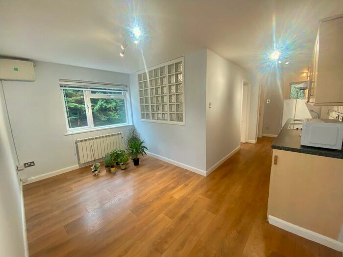 1 Bedroom Apartment To Rent In Mongewell, Nr Wallingford, OX10