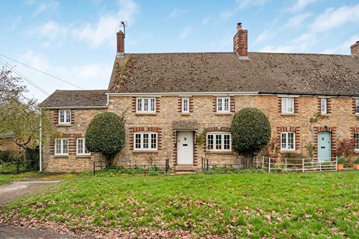 4 Bedroom Semi-Detached House For Sale In North Green, Kirtlington, Kidlington, OX5