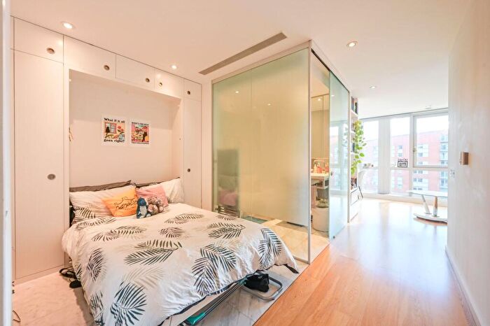 Studio For Sale In Ontario Tower, Canary Wharf, London, E14