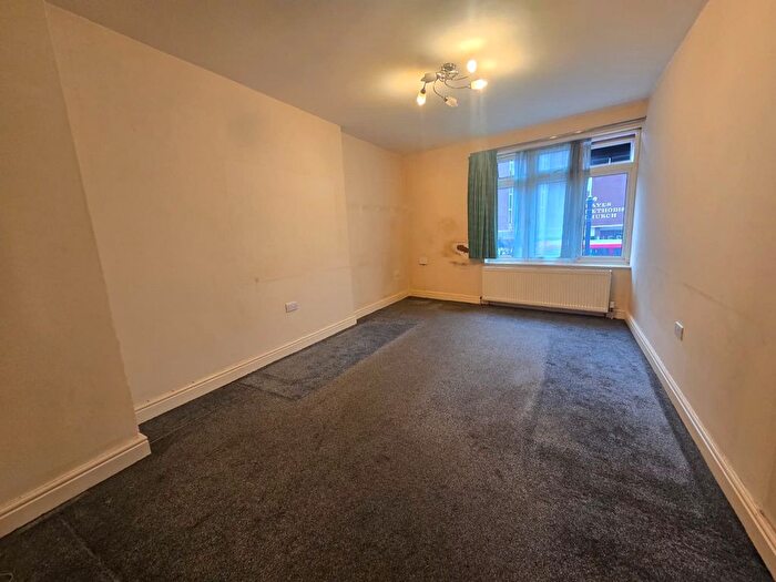 3 Bedroom Flat To Rent In Station Road, Hayes, UB3