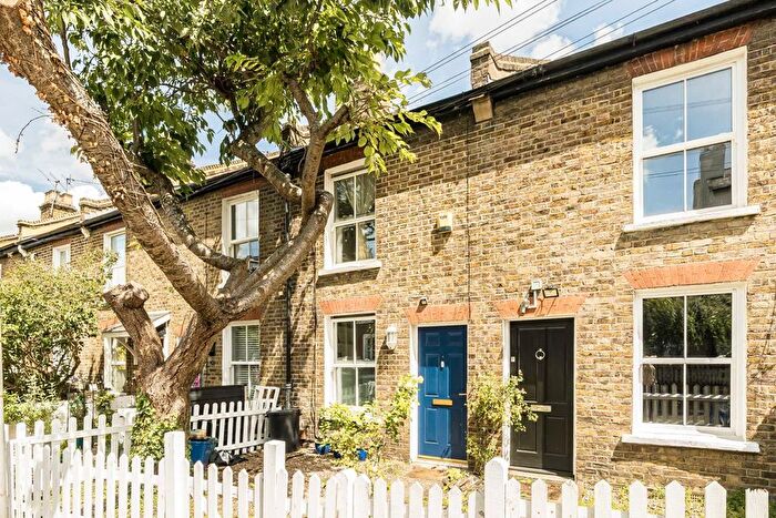 2 Bedroom Terraced House To Rent In Grosvenor Road, Twickenham, TW1