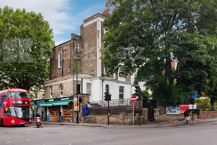 3 Bedroom Flat To Rent In Camden Road, Holloway / Caledonian Road, N7