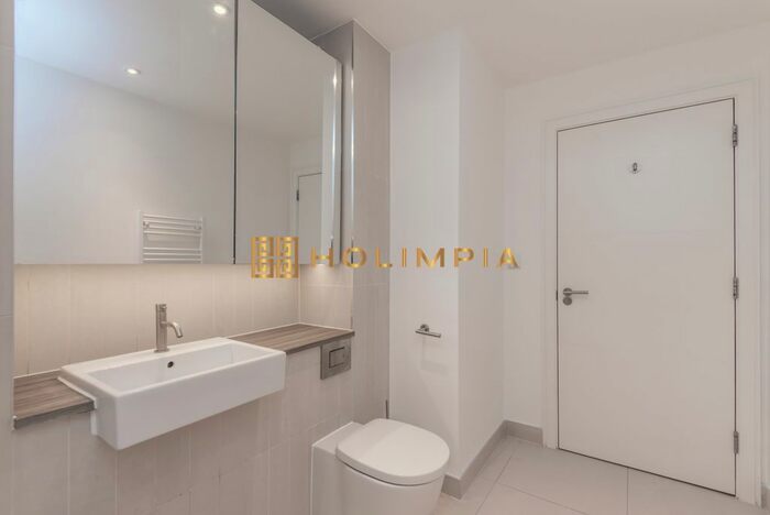 3 Bedroom Flat To Rent In Leyton Road, London, E15