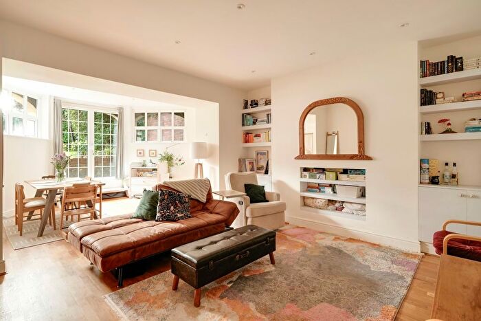 2 Bedroom Flat For Sale In The Avenue, Sneyd Park, Bristol, BS9