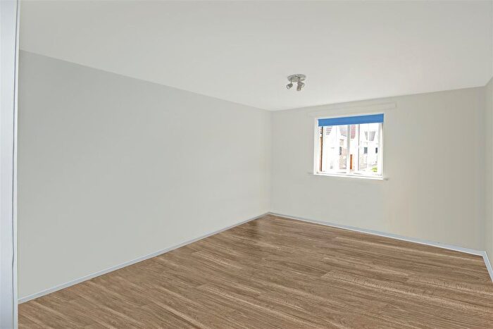 1 Bedroom Flat For Sale In Coleridge Way, Borehamwood, WD6